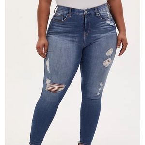 Distressed Premium Stretch High-Rise Skinny Jean